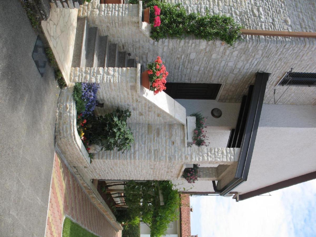 Apartmani Villa Otilija Пореч Экстерьер фото