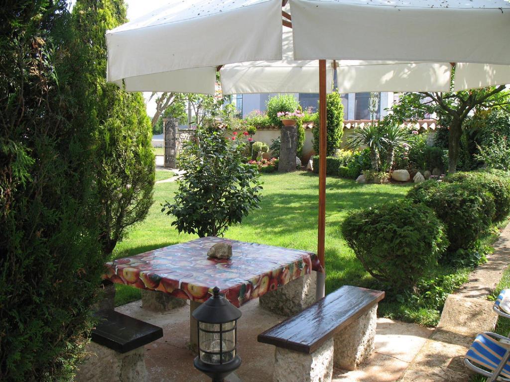 Apartmani Villa Otilija Пореч Экстерьер фото