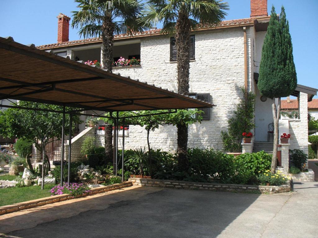 Apartmani Villa Otilija Пореч Экстерьер фото